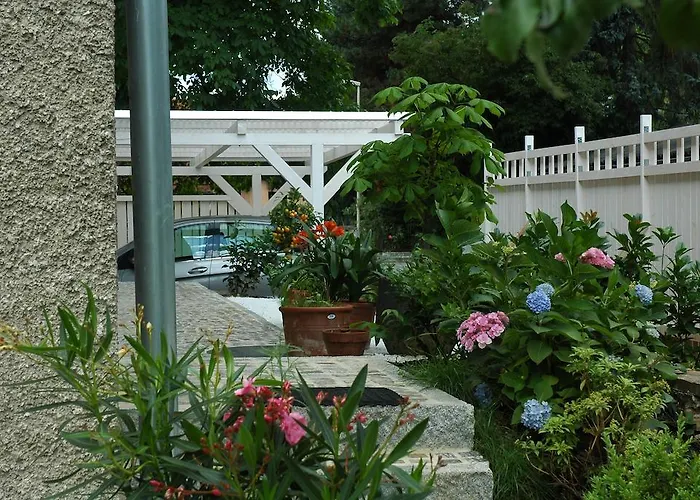 家庭住宿酒店 *